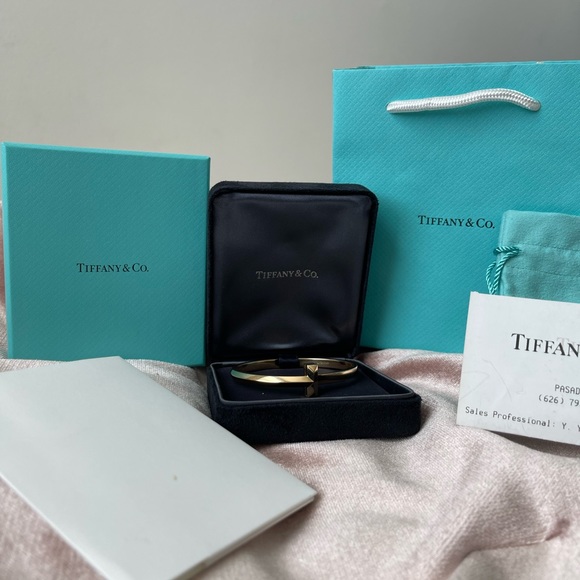 ***Authentic***Tiffany T
T1 Wide Hinged Bangle - Picture 2 of 3